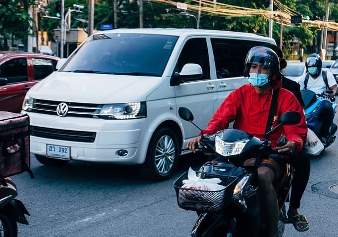 Czy na przewóz busami 9-os. do Niemiec trzeba mieć licencję