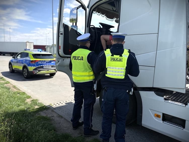 dron na a2 kontrolował ciężarówki