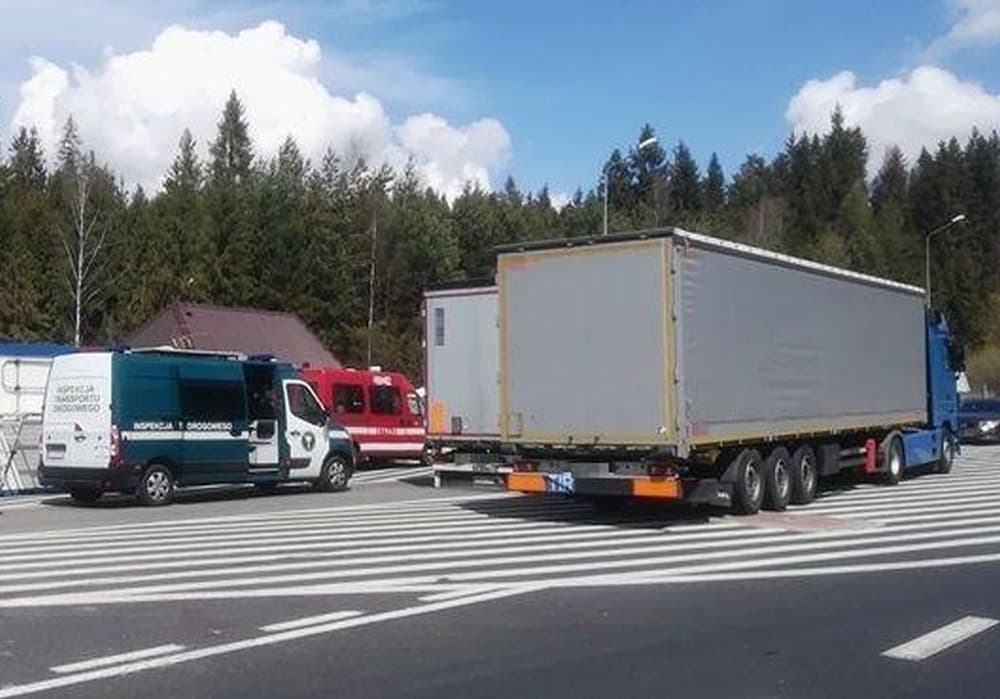 Pryszczyca w Polsce Ograniczenia w ruchu ciężarówek na granicach