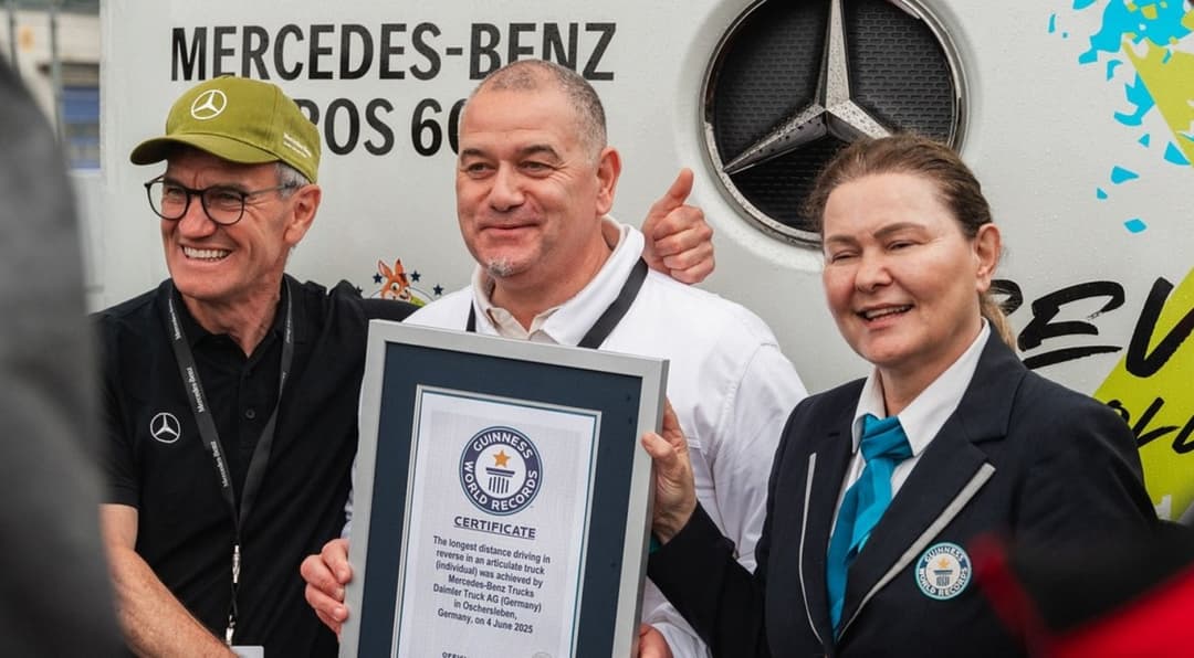 Rekord Guinnessa w cofaniu ciężarówką dla eActrosa 600