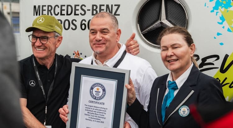 Rekord Guinnessa w cofaniu ciężarówką dla eActrosa 600