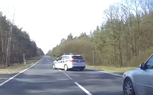 wyprzedzanie podczas manewru skrętu w lewo