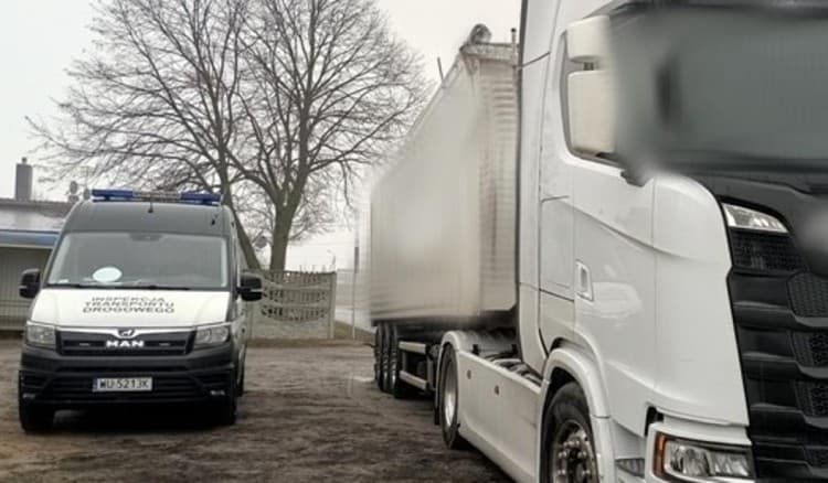 Kontrola w Ojrzanowie zamiast karty kierowcy w tachografie była