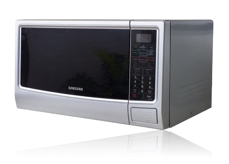 Kuchenka mikrofalowa w ciężarówce