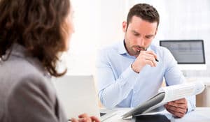 Czy warto zatrudnić kierowcę na umowę zlecenie?