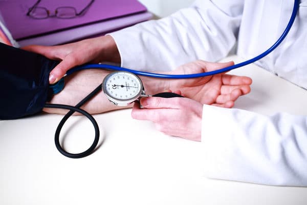 Czy kod 95 zwalnia z badań lekarskich wstępnych?