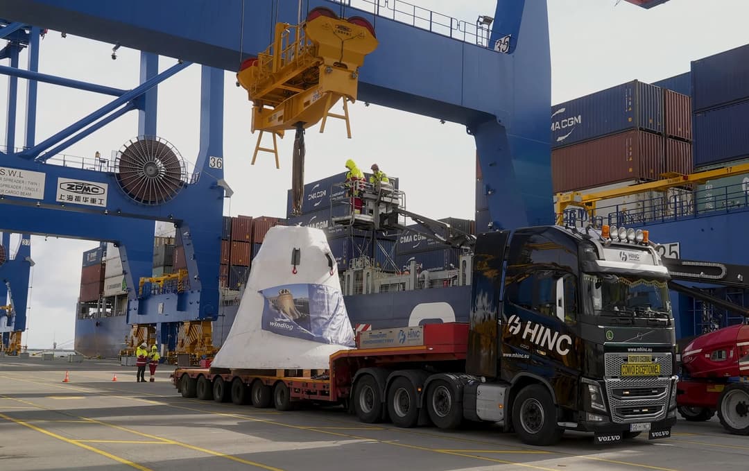 Przez Polskę przejechał niezwykły transport z dzwonem Vox Patris