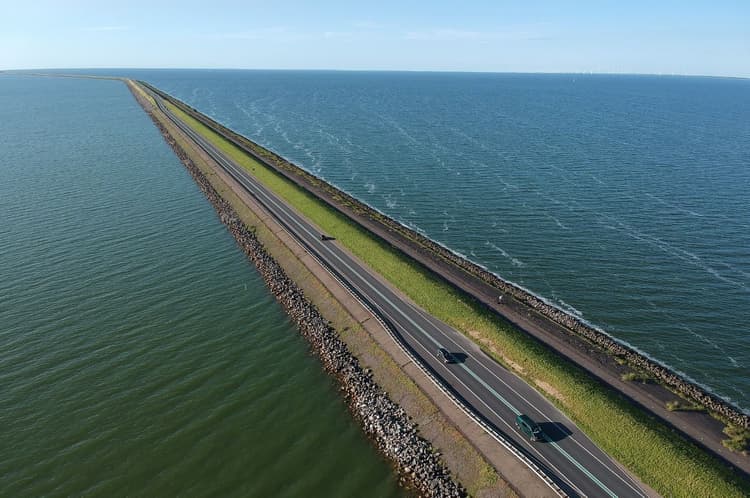 Houtribdijk_vanuit_de_lucht