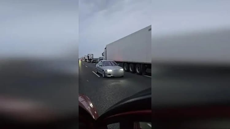 kierowcy zawracający na A4 pod opolem korytarzem życia