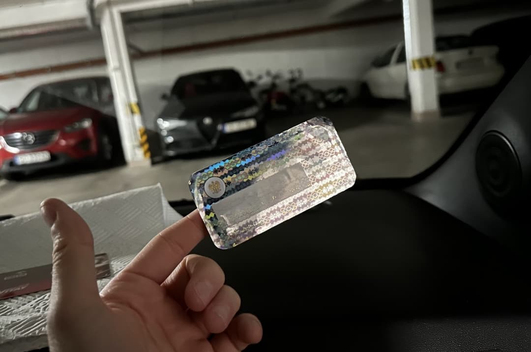 Mandat za naklejkę rejestracyjną Czy internauci mają rację